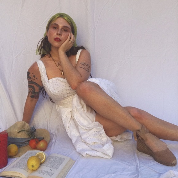 Meet your Posher, Sophie - Picture 1 of 1